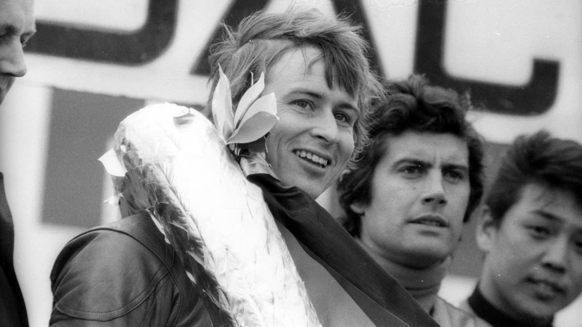 Jarno Saarinen palkintokorokkeella Giacomo Agostinin ja Hideo Kanayan kanssa.