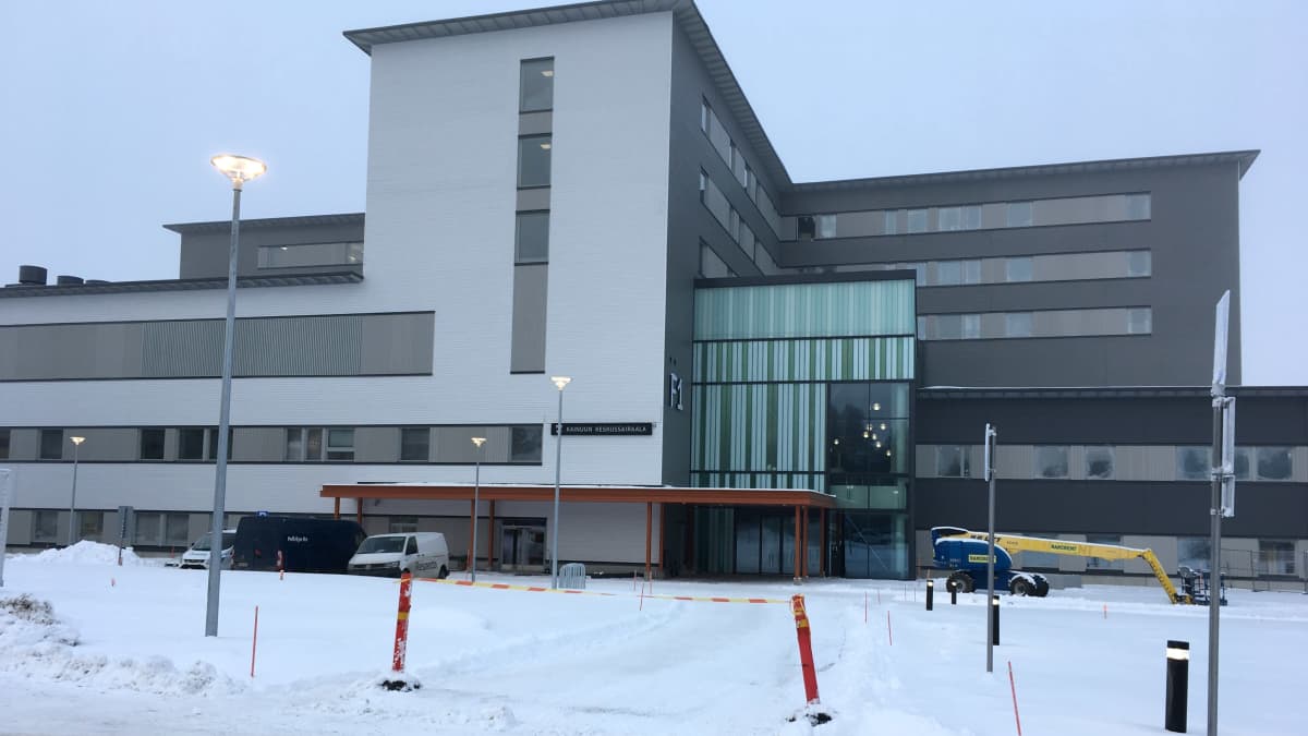Umpihullua, että Pohjois-Suomen sairaalat kilpailevat osaajista