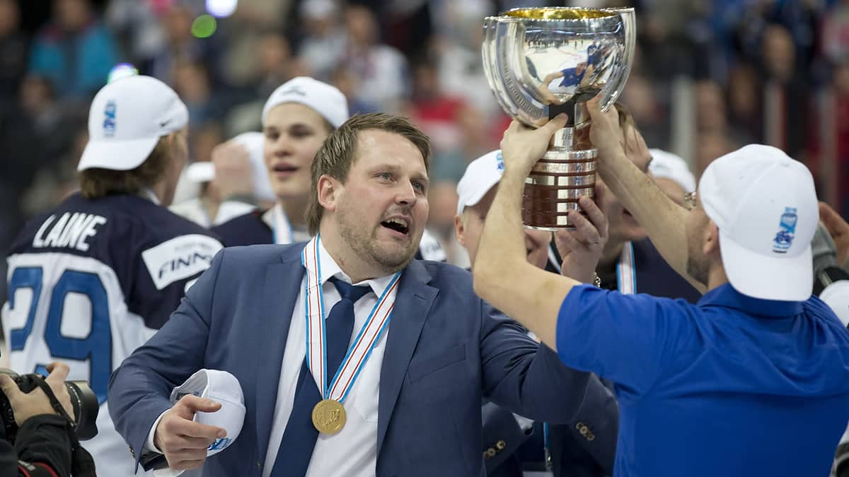 Antti Pennanen juhlii nuorten maailmanmestaruutta 2016.