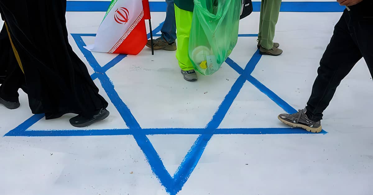 Presidentti Trump sanoo neuvottelevansa Iranin kanssa ydinohjelmasta, mutta sotilaallisen iskun riski vain kasvaa