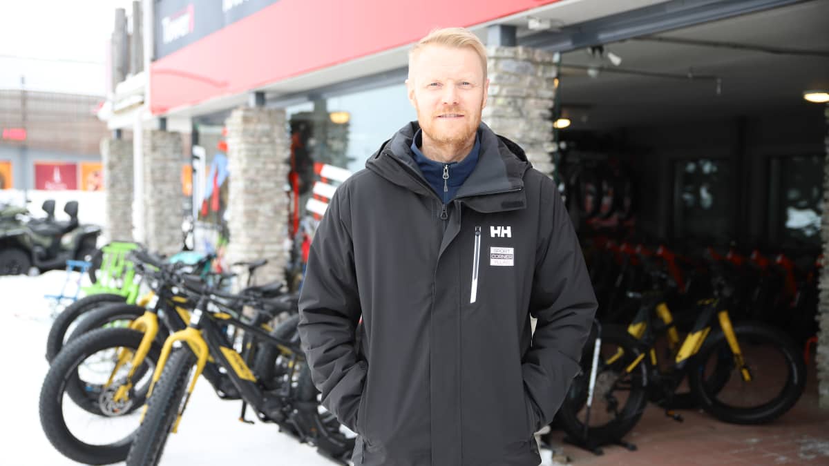Yrittäjä Olli Suvilampi on Ylläksen talvipyöräilyn pioneeri