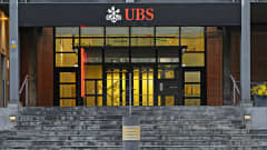 UBS-pankin toimistorakennuksen sisäänkäynti.