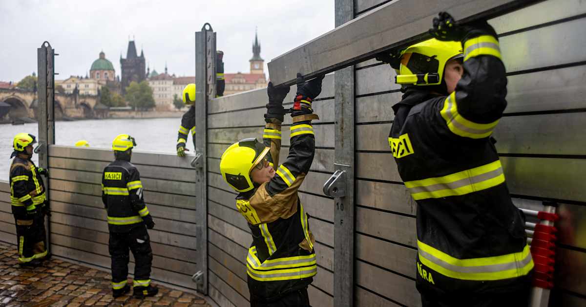 Valtava rankkasade jatkuu Keski-Euroopassa – hiekkasäkkivalleja rakentavilta palomiehiltä loppuivat voimat Puolassa | Uutisia lyhyesti
