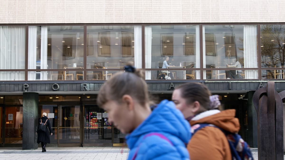 Porthania-rakennus Helsingin yliopiston keskustakampuksella.