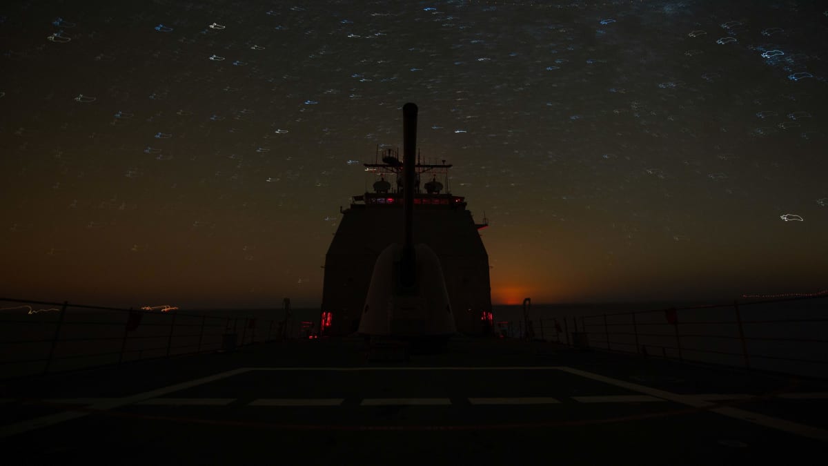 Öinen näkymä USS Princeton -alukselta.