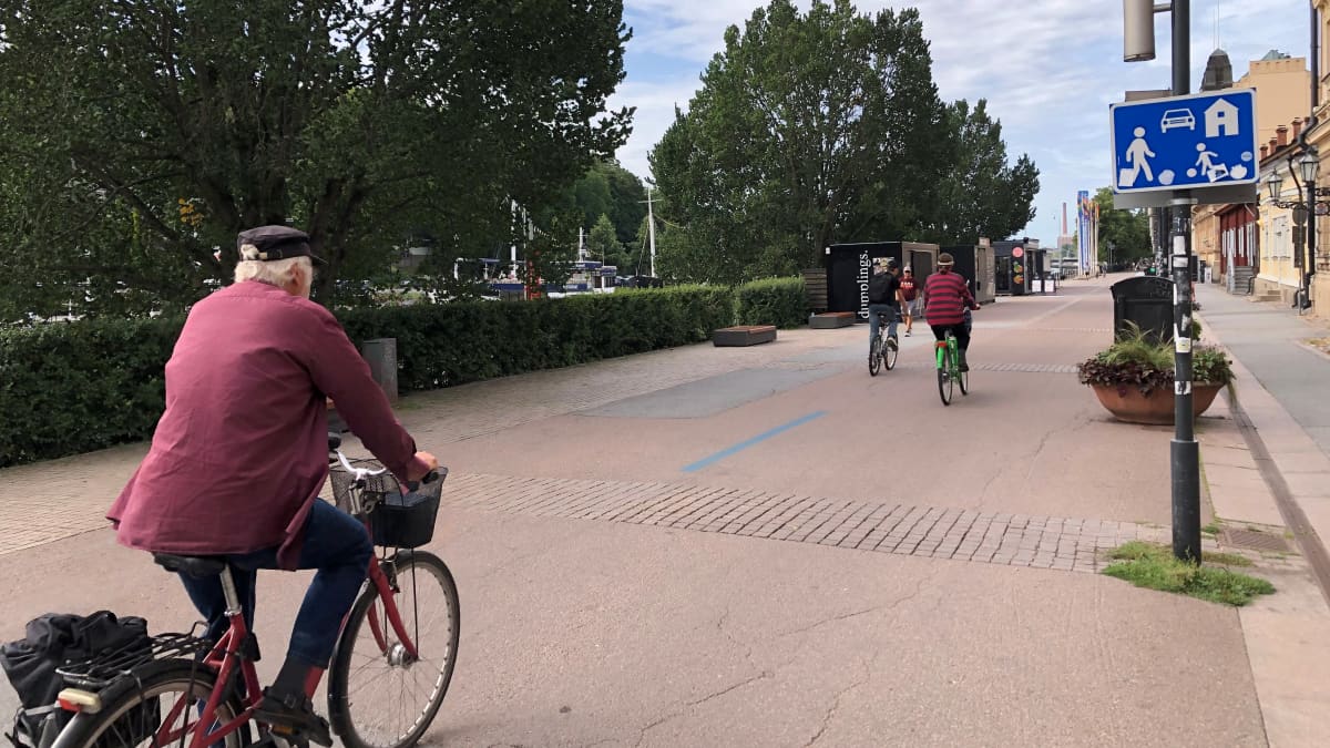 Turku haluaa muuttaa keskustan pyöräväylät yksisuuntaisiksi – autojen tila  vähenee | Yle Uutiset