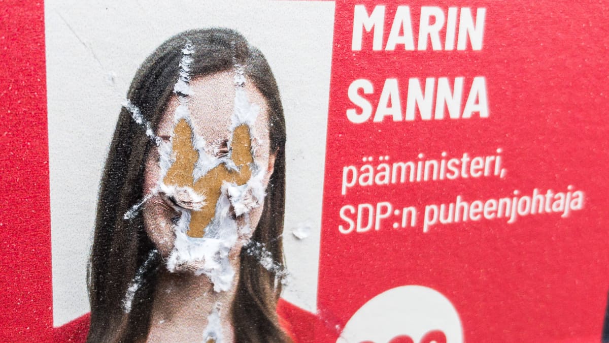 Sanna Marinin töhritty vaalimainos Tampereen Tammelassa. 