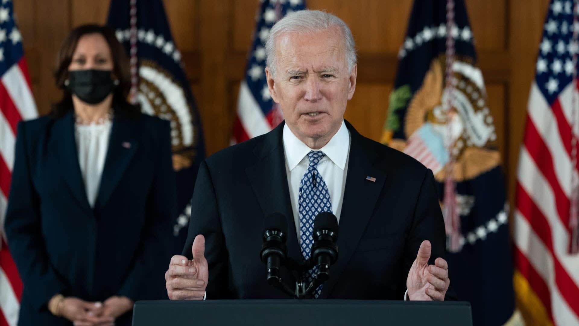 Presidentti Joe Biden ja varapresidentti Kamala Harris puhuvat Emory -yliopistolla.