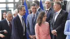 Pääministeri Sanna Marin EU-johtajien yhteiskuvassa Brysselissä. 