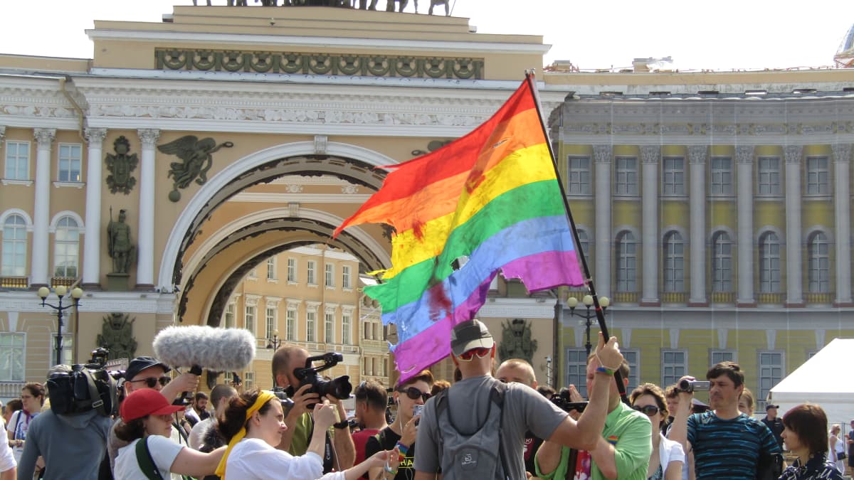Sota ajoi seksuaalivähemmistöt Venäjällä piiloon ja maanpakoon –  väitöstutkimus: aktivismi on siirtynyt kaduilta koteihin