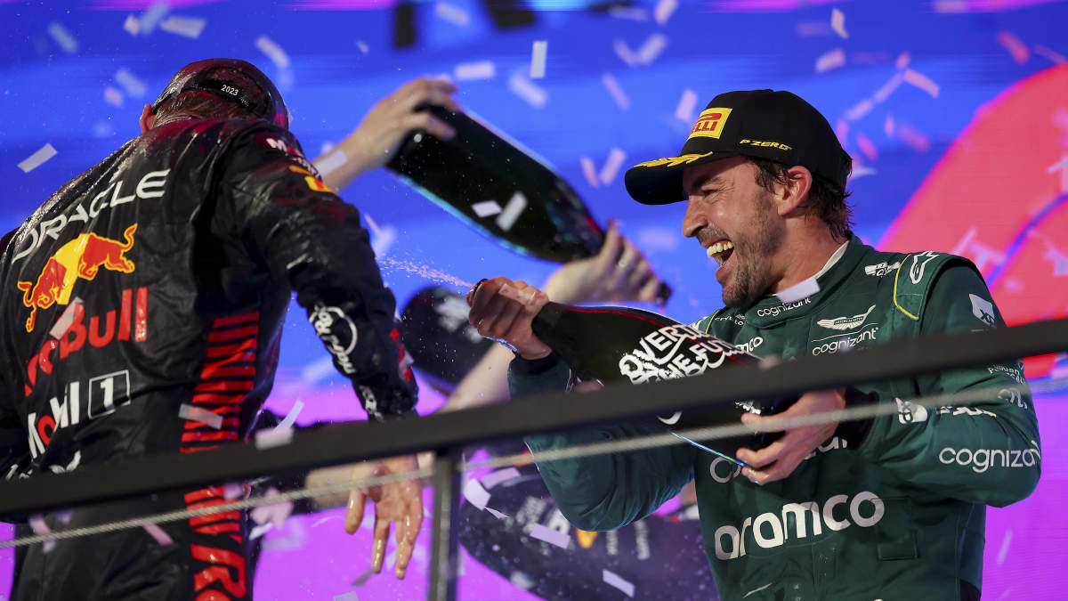 Fernando Alonso palkintopallilla.