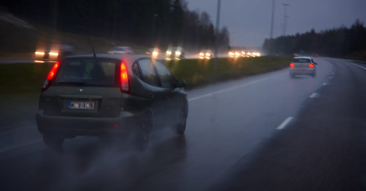 Paluuliikenne alkaa vilkastua – räntä- ja lumisateet tekevät ajokelistä paikoin huonon