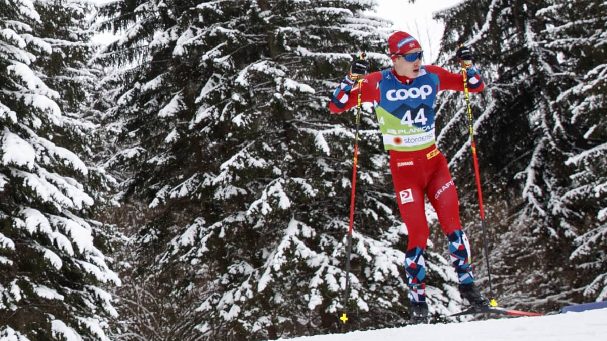 Simen Hegstad Krüger hiihtää Planican MM-kisoissa.