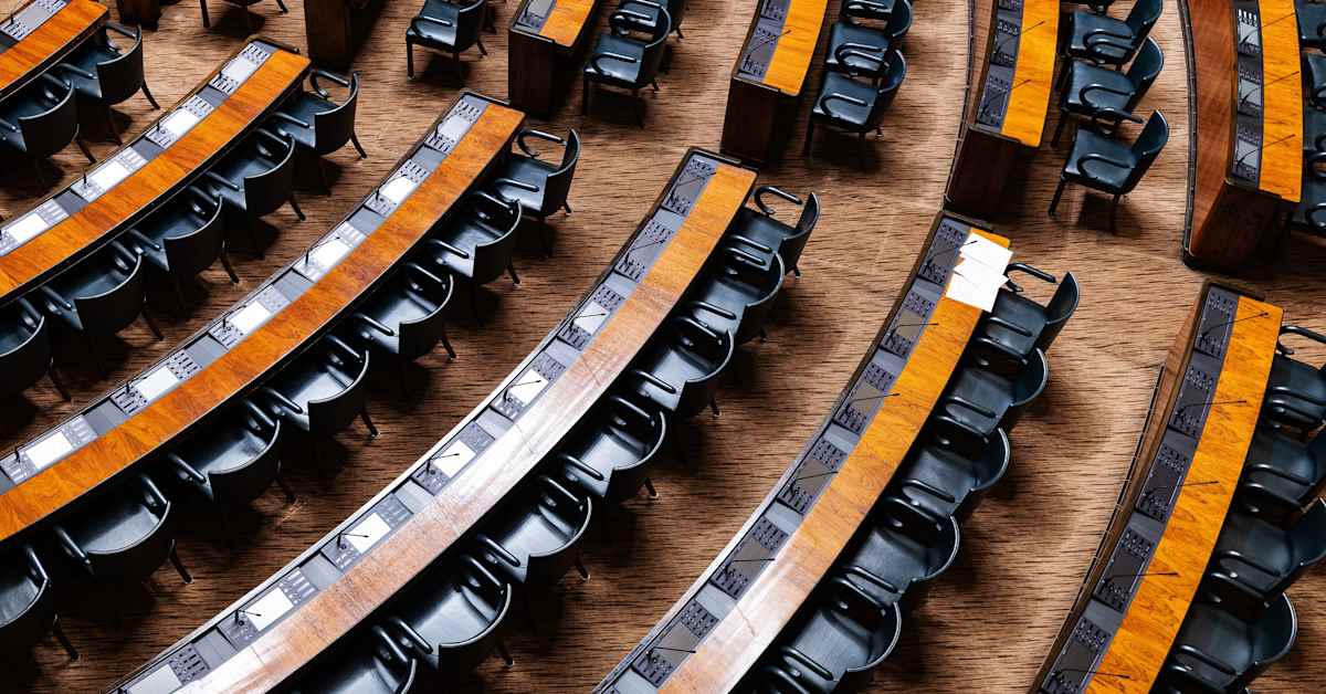 Kehysriihi takana, kyselytunti edessä – vaatiiko oppositio taas pääministerin eroa? Katso suorana kello 15.55