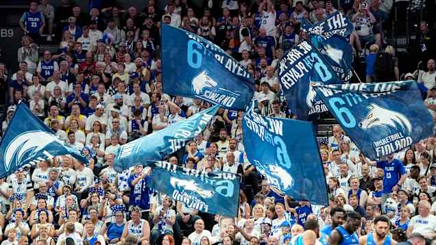 Susijengin faneja koripallon EM-kisoissa 2025.