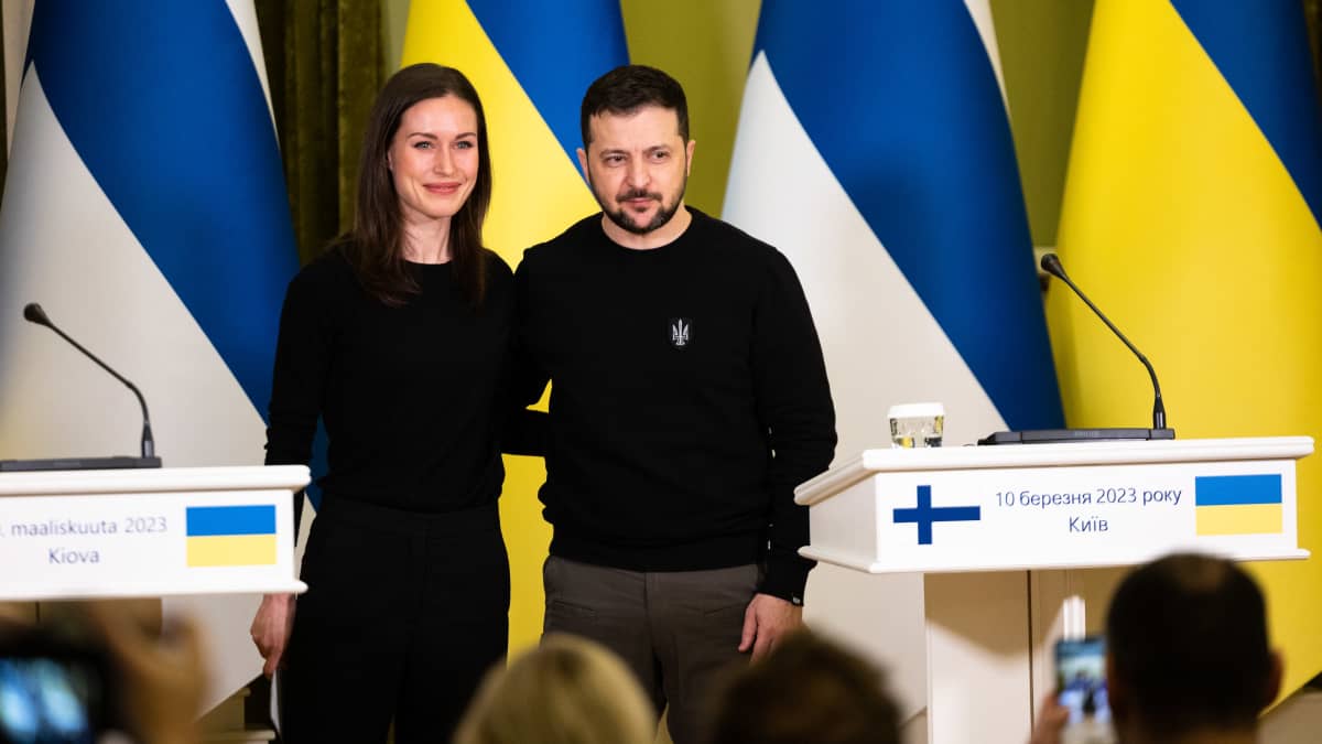 Suomen pääministeri Sanna Marin ja Ukrainan presidentti Volodymyr Zelensky pitivät yhteisen lehdistötilaisuuden Ukrainan presidentin toimistossa Kiovassa.