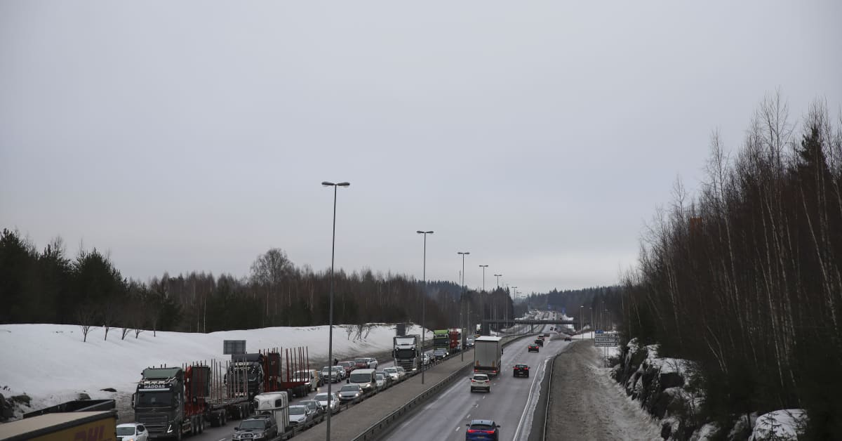Matkustajan kuolemaan johtaneen kolarin rikosnimikkeet ovat selvillä ...