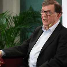 Paavo Väyrynen osallistuu vaalitenttiin Kouvolassa.