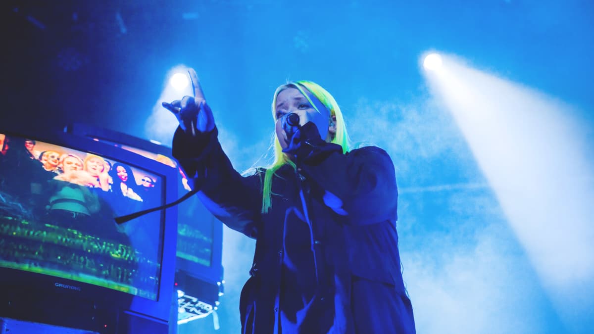 Alma esiintyi marraskuussa 2018 Helsingin Circuksessa.