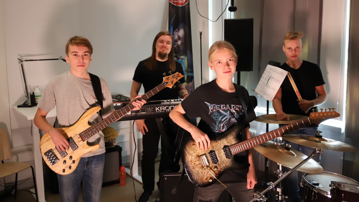 Valinta maailman parhaaksi nuoreksi kitaristiksi polkaisi Juho  Ranta-Maunuksen, 15, uran vauhtiin: bändiltä tulossa EP ja toiveena paljon  keikkoja