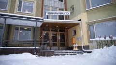 Hattula kunnanvirasto sisäänkäynti.