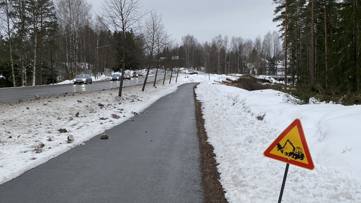 Lappeenrannassa Helsingintien kevyen liikenteen väylä levennetään  Skinnarilankadulle saakka – puita poistetaan jo