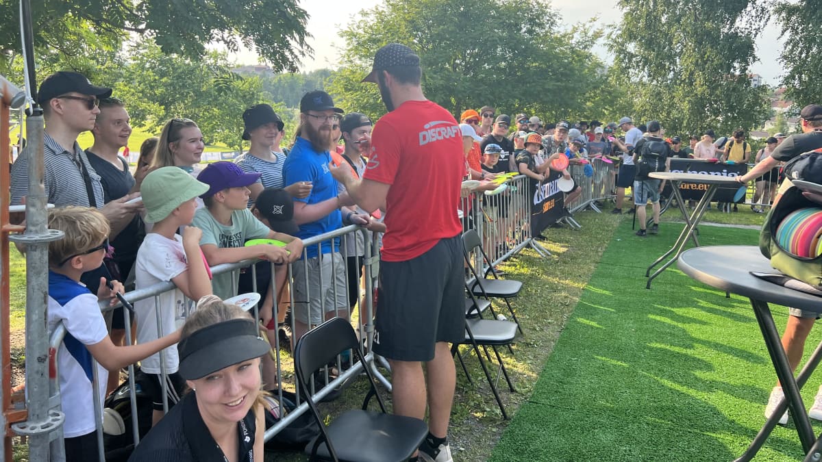 Brodie Smith signs fans discs after his round on Friday at the Disc Golf European Open.
