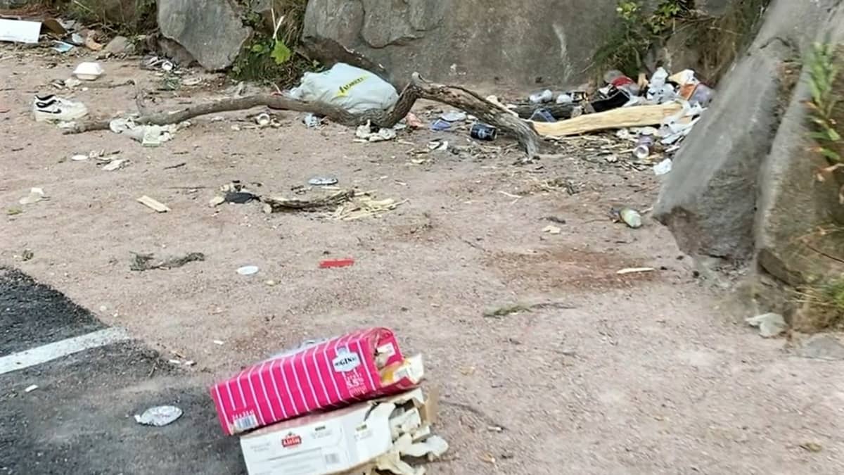Roskaa Hangon Regatan jälkeen.