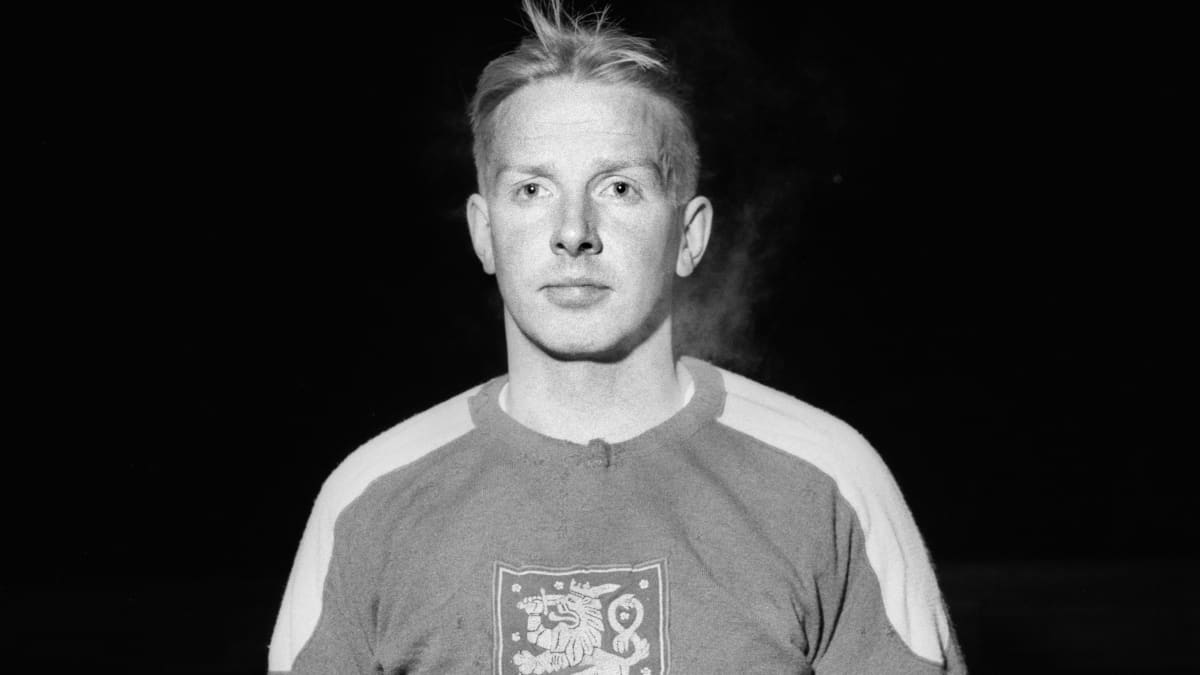 Suomalainen jääkiekkoilija Yrjö Hakala Leijona-paidassa vuonna 1959.