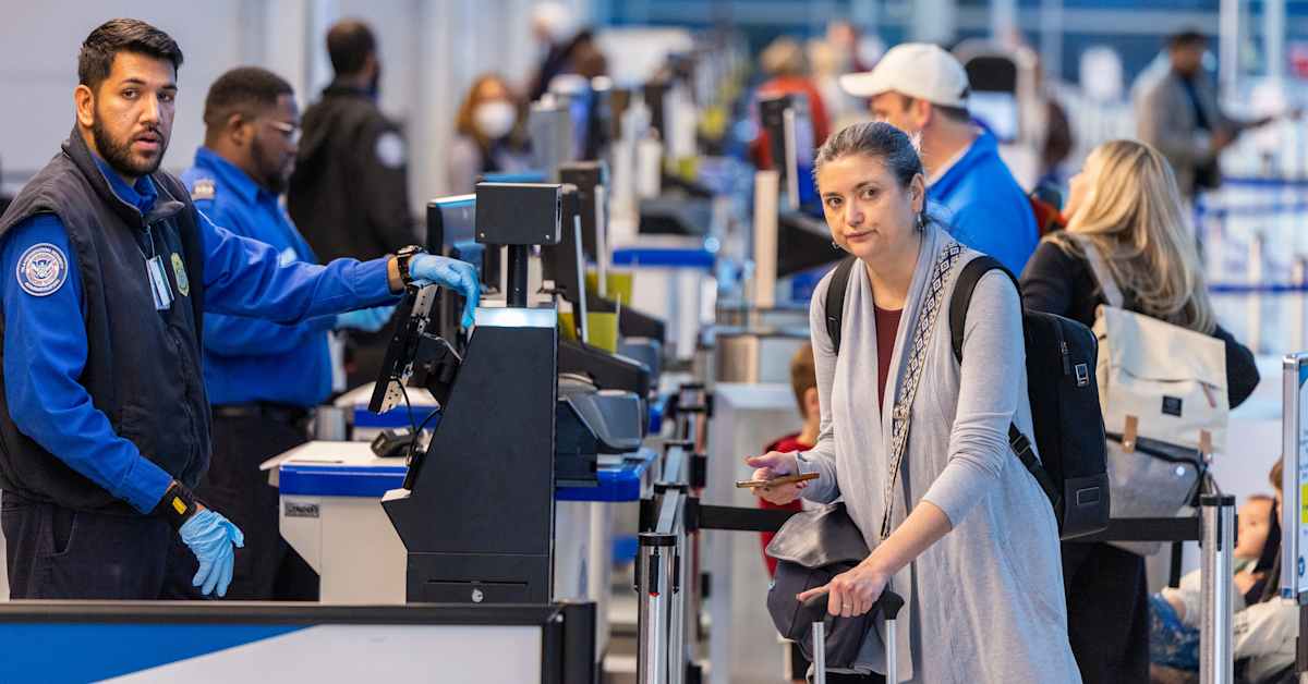 Lentoyhtiöt peruivat tuhansia lentoja Yhdysvalloissa sunnuntaina