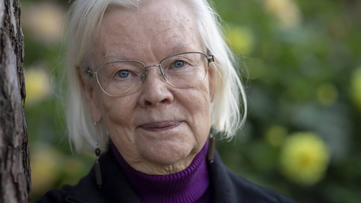 Tietokirjailija ja taidehistorian professori emerita Riitta Konttinen kertoo, että elämäkerran kirjoittaminen oli raskas ja iso urakka.