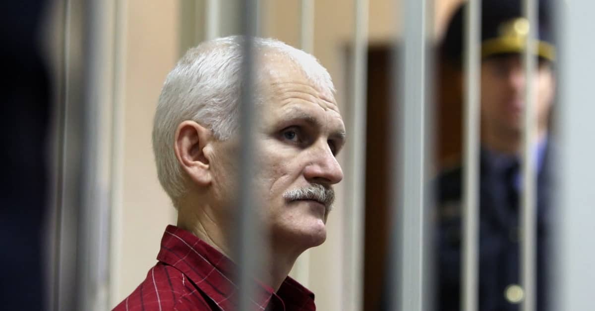 Putinin kieltämä ihmisoikeusjärjestö, Valko-Venäjällä vankilassa istuva aktivisti ja ukrainalainen järjestö saivat Nobelin rauhanpalkinnot