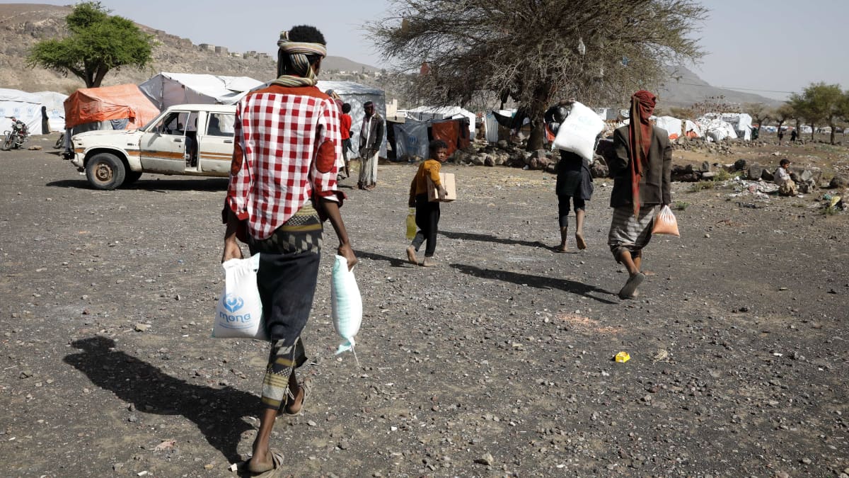 Kotiseudultaan siirtymään joutuneet jemenilaiset saavat hätäapua