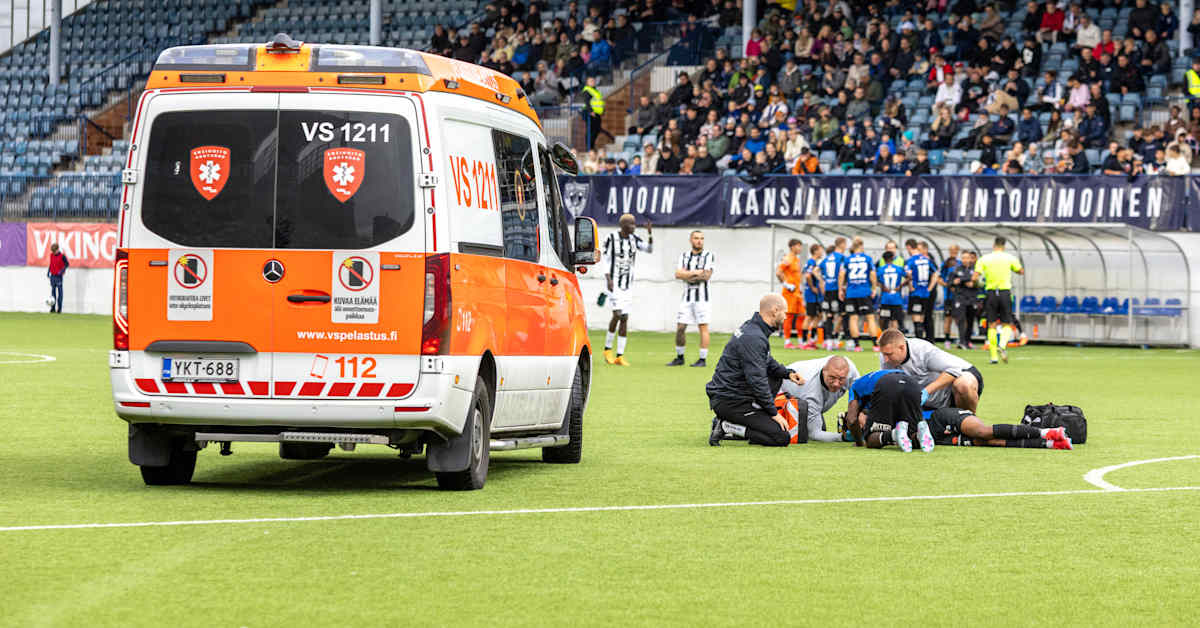 Otäck smäll i Åbo då FC Inter besegrade VPS – Loic Essomba fördes till sjukhus med ambulans