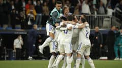 Real Madrid juhlimassa voittoaan.