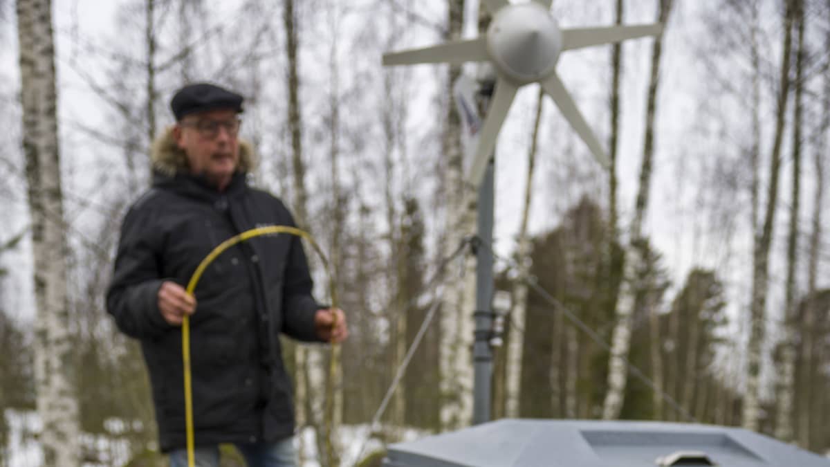 Mikael Lindholm esittelee hyljekarkoitinta