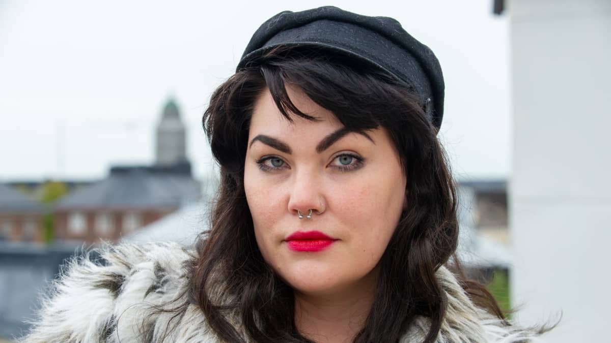 Suomalainen feministiaktivisti ja blogisti Säde Vaara Vallarén.