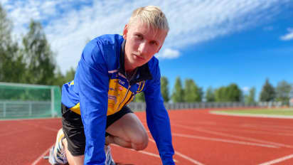 Yli 20 vuotta vanhan ennätyksen rikkonut Samuli Samuelsson on virallisesti Suomen  nopein mies – nyt hän kertoo, mitä siihen vaadittiin