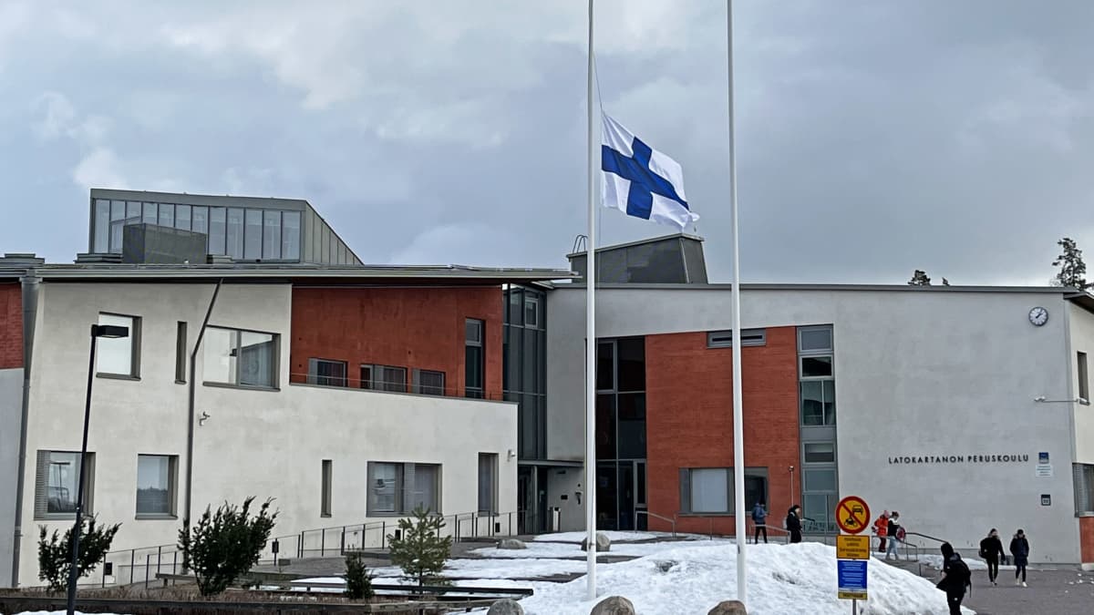 Poliisi epäilee äidin murhanneen poikansa Helsingin Latokartanossa – nyt  selvitetään, laiminlöikö lastensuojelu velvollisuuksiaan