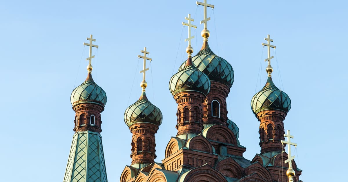 Tampereen ortodoksisen kirkon edessä sytytettiin porrasmatto palamaan | Yle