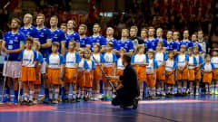 Suomen miesten salibandymaajoukkue Sveitsiä vastaan MM-kisoissa 2022.
