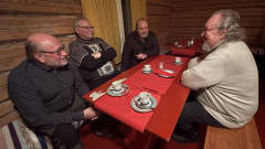 Kahvilla ovat Otanmäen kaivoksella työskennelleet Heikki Tuura, Armas Korkiakoski, Jouko Haataja ja Paavo Makkonen.