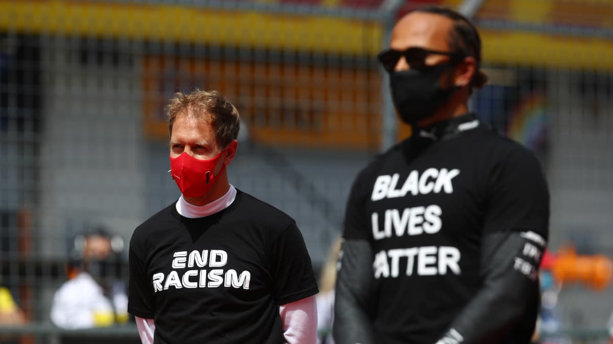 Sebastian Vettel ja Lewis Hamilton kampanjoivat rasismia vastaan.