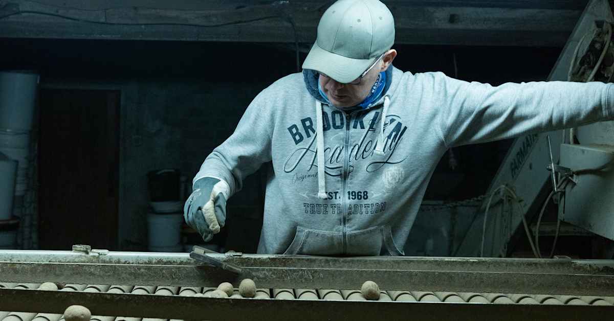 Uusi dokumentti paljastaa bi-miesten salatun elämän – pääosassa perunanviljelijä Petri Väisänen Savosta