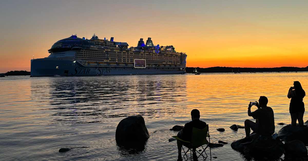 World's largest cruise ship departs Turku for Florida