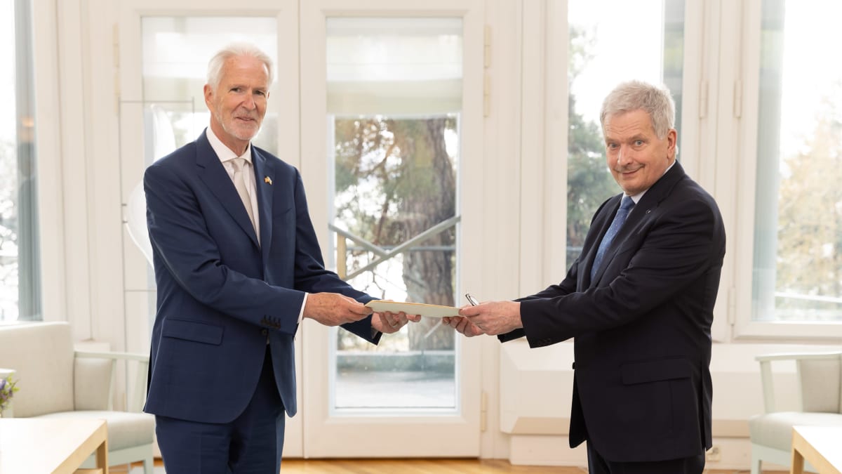 Yhdysvaltojen suurlähettiläs Douglas Thomas Hickey jätti tasavallan presidentti Sauli Niinistölle valtuuskirjeensä Mäntyniemessä.