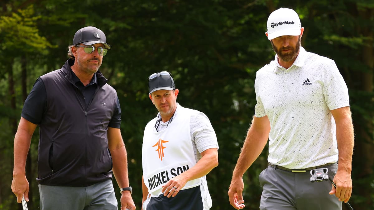 Golftähdet Phil Mickelson (vas.) ja Dustin Johnson osallistuivat uudelle LIV-kiertueelle.