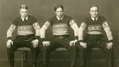 Seinäjoen museoiden kuvassa jussipaidoissaan vasemmalta Armas Saari, Reino Ala-Kulju ja Väinö Koivusalo (Oksala) vuonna 1926.