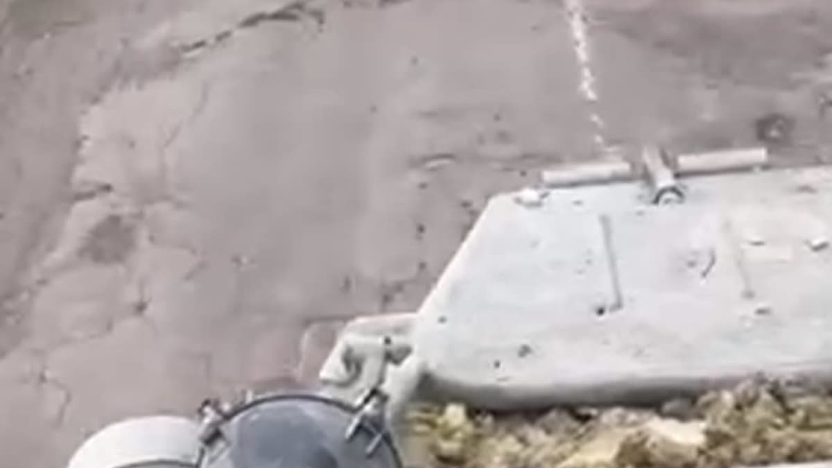 Kuvakaappaus videolta jolla ajetaan panssariajoneuvolta.