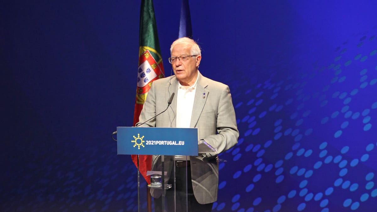 EU:n ulkosuhteiden korkea edustaja Josep Borrell Lissabonin ulkoministerikokouksessa  27. toukokuuta.